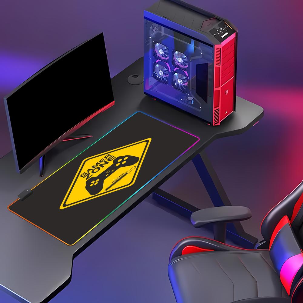 لوحة ماوس كبيرة للألعاب بتصميم - مراجعة Retro Gaming Desk وسعره