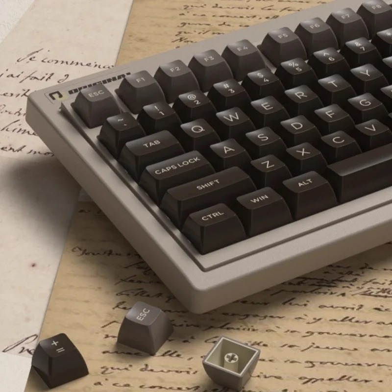 لوحة مفاتيح ميكانيكية لاسلكية  - مراجعة Retro Pc Gaming وسعره